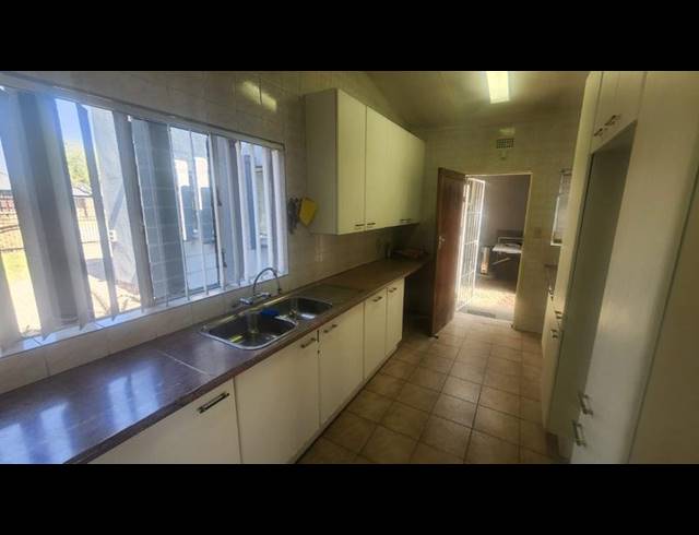 4 BEDROOM HOUSE FOR SALE IN BRACKENHURST